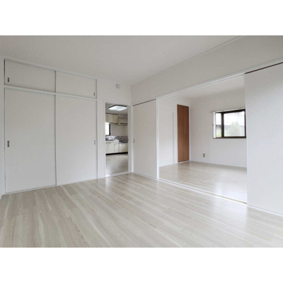 【居間・リビング】 | 幸伸マンション | こちらのリビングで趣味の時間をお楽しみください