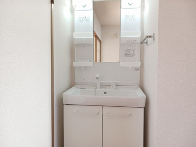 【洗面所】 | エクセレント城南Ｄ | ゆったりとスペースのある洗面所