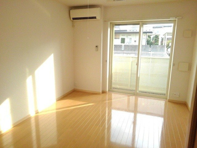 【居間・リビング】 | カーサリブラⅡ | こちらの居間で趣味の時間をお楽しみください