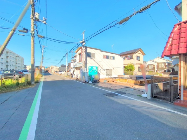 所沢市東狭山ヶ丘11期　ハートフルタウン　新築戸建の前面道路含む現地写真