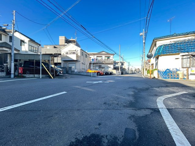中野区江古田1丁目　新築戸建　全2棟の前面道路含む現地写真|2025.12.04撮影

現地ご見学希望・資料請求などお気軽にお問い合わせ下さい！
03-5990-5201