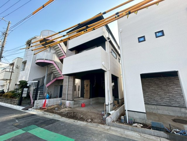 中野区江古田1丁目　新築戸建　全2棟の外観|2026.01.19撮影

現地ご見学希望・資料請求などお気軽にお問い合わせ下さい！
03-5990-5201