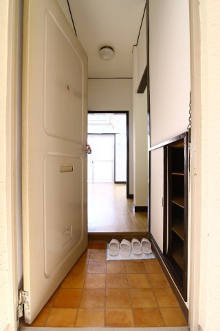 多聞台マンションの玄関