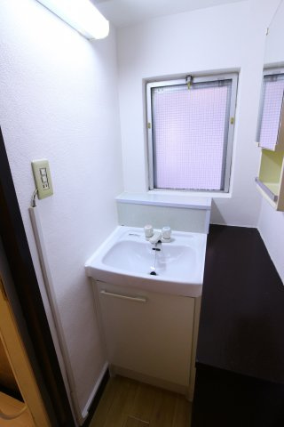 多聞台マンションの洗面所