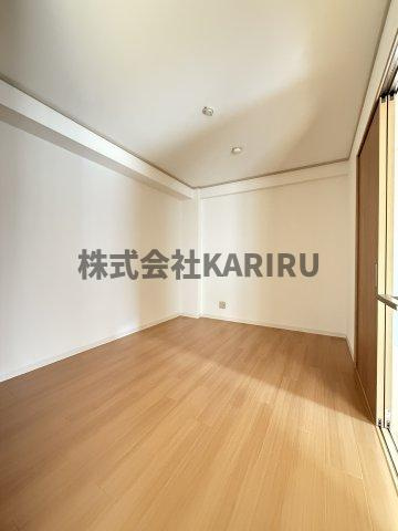 エルドムス陽光三番館の居間・リビング|同物件別部屋の写真です。