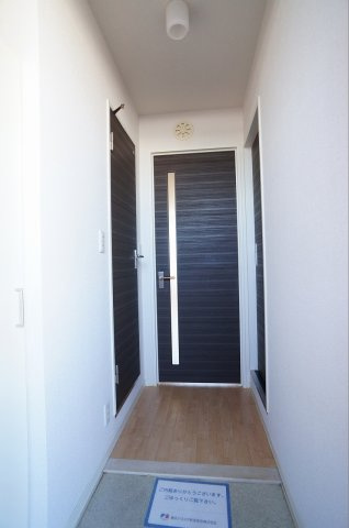 【玄関】 | シャーレ伸和　ShaMaison | 同タイプのお部屋の写真です。