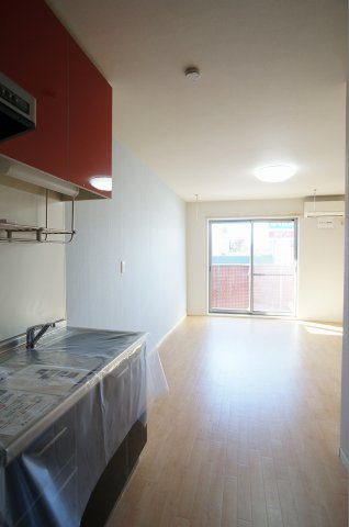 【居間・リビング】 | シャーレ伸和　ShaMaison | 同タイプのお部屋の写真です。