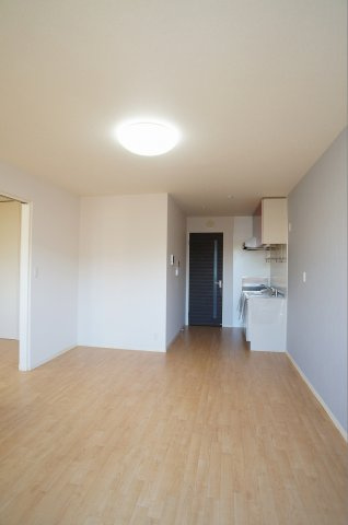 【居間・リビング】 | シャーレ伸和　ShaMaison | 同タイプのお部屋の写真です。