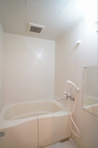 【浴室】 | シャーレ伸和　ShaMaison | 追い焚き給湯付きバスルーム。