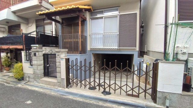 尼崎市大西町　中古戸建の駐車場
