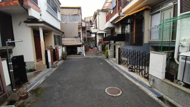 尼崎市大西町　中古戸建の前面道路含む現地写真