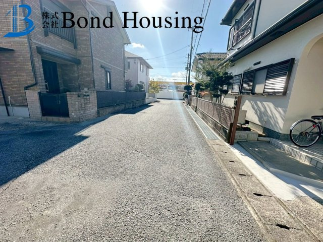 お車3台駐車可能・LDK広々18帖　池上4丁目　限定1棟の前面道路含む現地写真