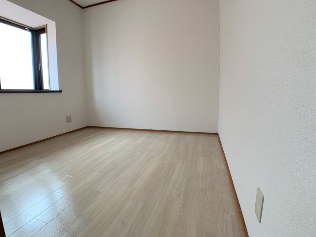 橋本市野の賃貸マンションの洋室