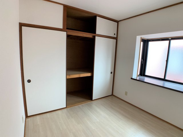 橋本市野の賃貸マンションの居間・リビング