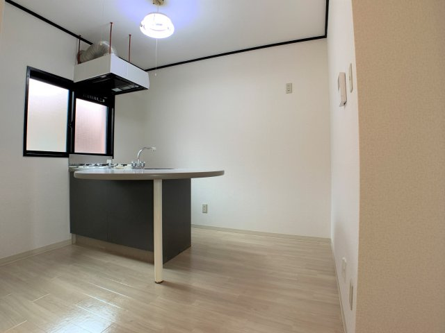 橋本市野の賃貸マンションの居間・リビング