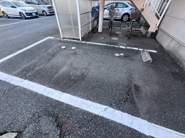 アゼリアⅠの駐車場