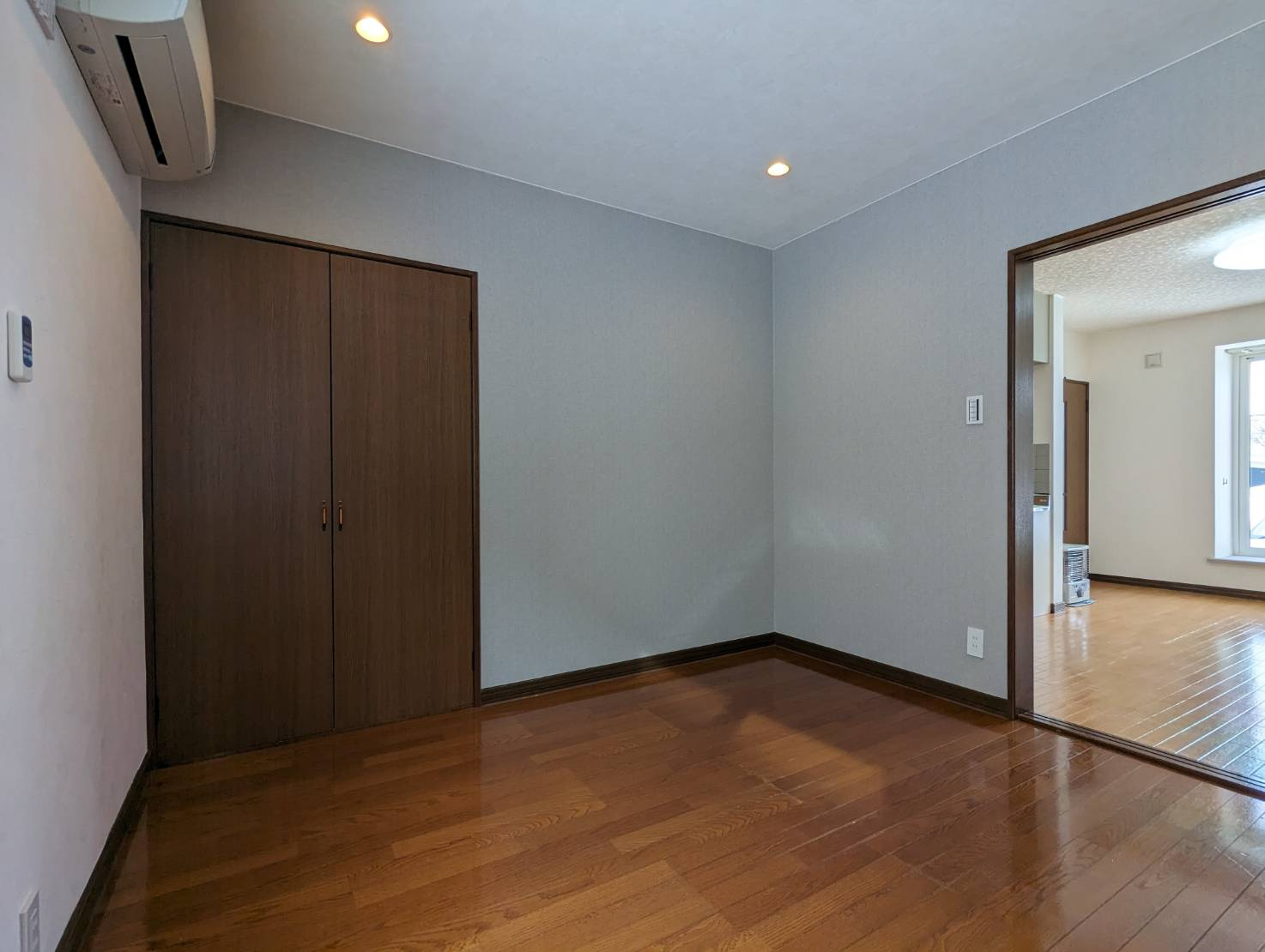 栄光文苑の内装