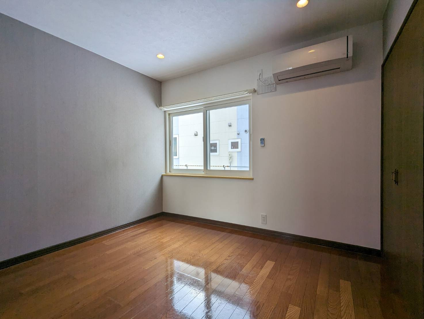 栄光文苑の内装