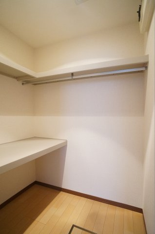 【収納】 | ローレル北戸田　ShaMaison | 写真は105号室です。色合い等異なる箇所があります。