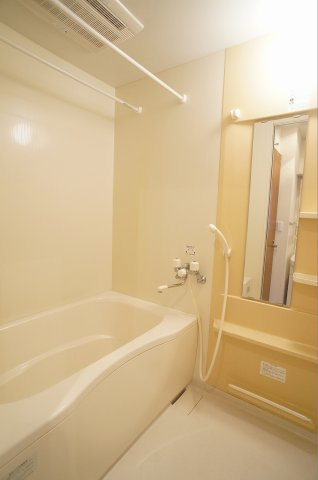 【浴室】 | ローレル北戸田　ShaMaison | 写真は105号室です。色合い等異なる箇所があります。
