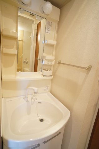 【洗面所】 | ローレル北戸田　ShaMaison | 写真は105号室です。色合い等異なる箇所があります。