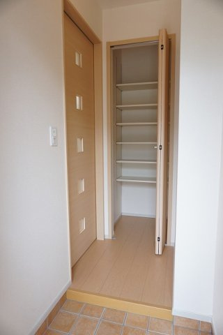 クラール名東　Ａの玄関|ゆったりとした玄関です