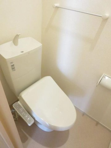 コンフォール矢三　Ｂのトイレ|落ち着いたトイレです