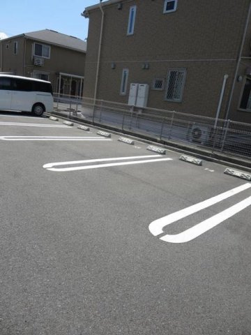 コンフォール矢三　Ｂの駐車場|駐車場に車を止められます