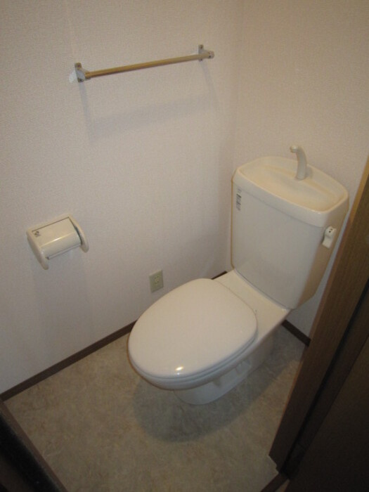 熊本市中央区世安３丁目のアパートのトイレ