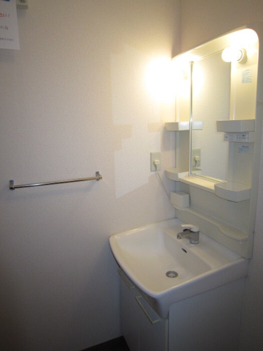 熊本市中央区世安３丁目のアパートの独立洗面台