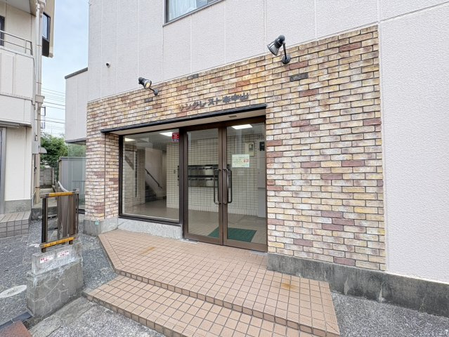 サンクレスト本中山のエントランス