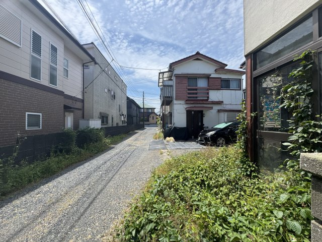 町田市旭町３丁目　売地の前面道路含む現地写真