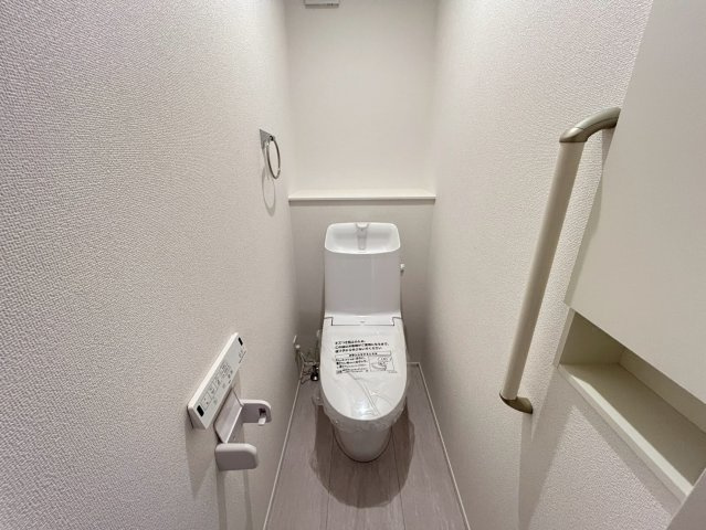 グラファーレ　一宮市西大海道3期　全4区画分譲のトイレ|節水省エネ仕様の暖房便座付きシャワートイレです。