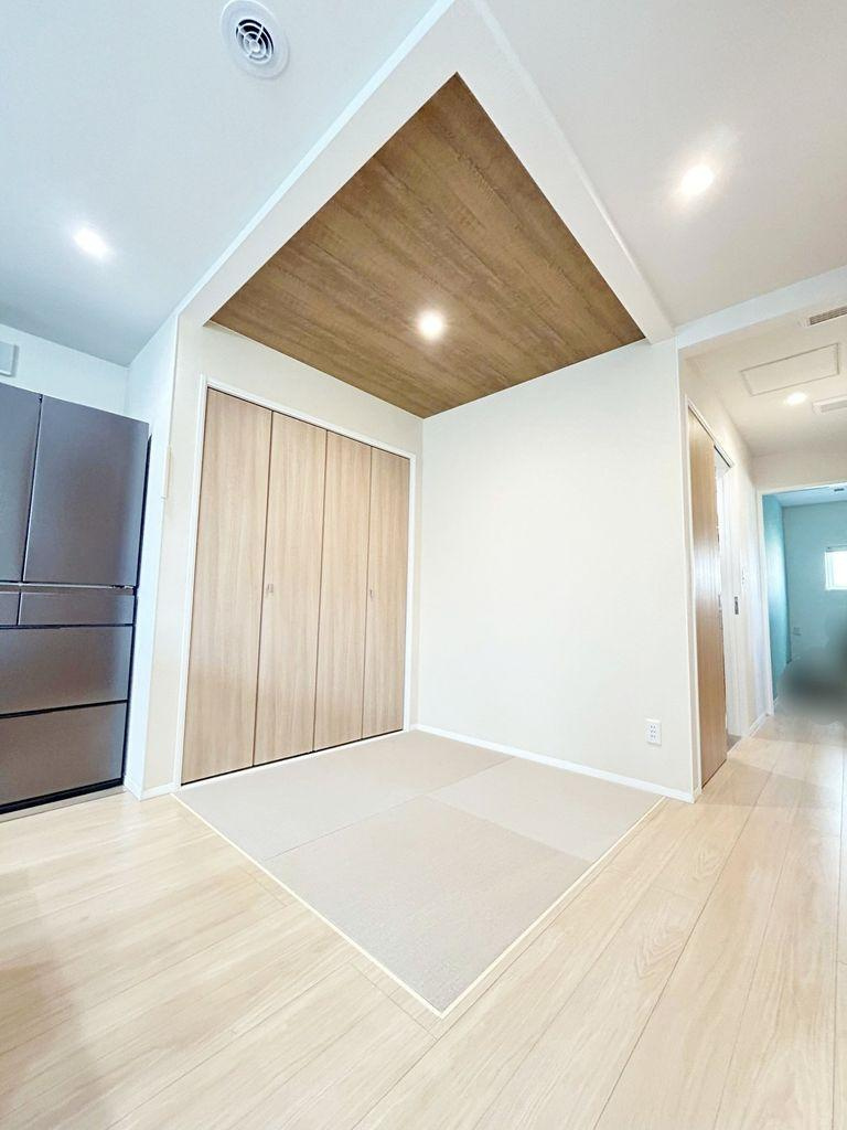 高宮２丁目　中古一戸建ての居間・リビング|LDK17.1帖　畳コーナー
■物件内覧・資金計画相談・住宅ローン相談、リフォーム相談、お問合せ受付中■
※当日・翌日のご内覧、ご相談はお電話でのお問合せがスムーズです！