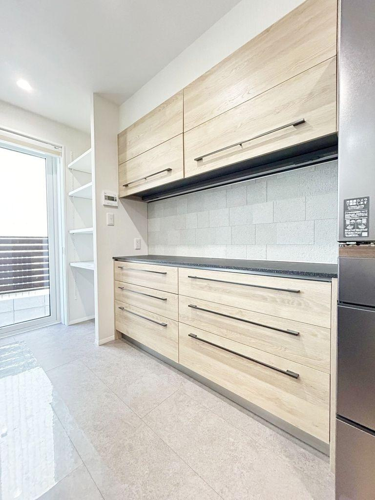 高宮２丁目　中古一戸建てのキッチン|キッチンのカップボード
■物件内覧・資金計画相談・住宅ローン相談、リフォーム相談、お問合せ受付中■
※当日・翌日のご内覧、ご相談はお電話でのお問合せがスムーズです！
