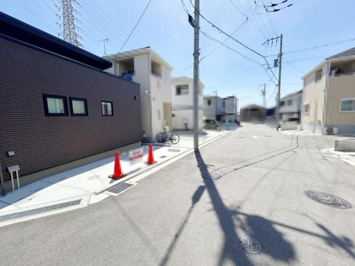 高宮２丁目　中古一戸建ての前面道路含む現地写真|■物件内覧・資金計画相談・住宅ローン相談、リフォーム相談、お問合せ受付中■
※当日・翌日のご内覧、ご相談はお電話でのお問合せがスムーズです！