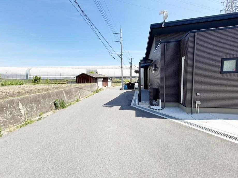 高宮２丁目　中古一戸建ての前面道路含む現地写真|■物件内覧・資金計画相談・住宅ローン相談、リフォーム相談、お問合せ受付中■
※当日・翌日のご内覧、ご相談はお電話でのお問合せがスムーズです！