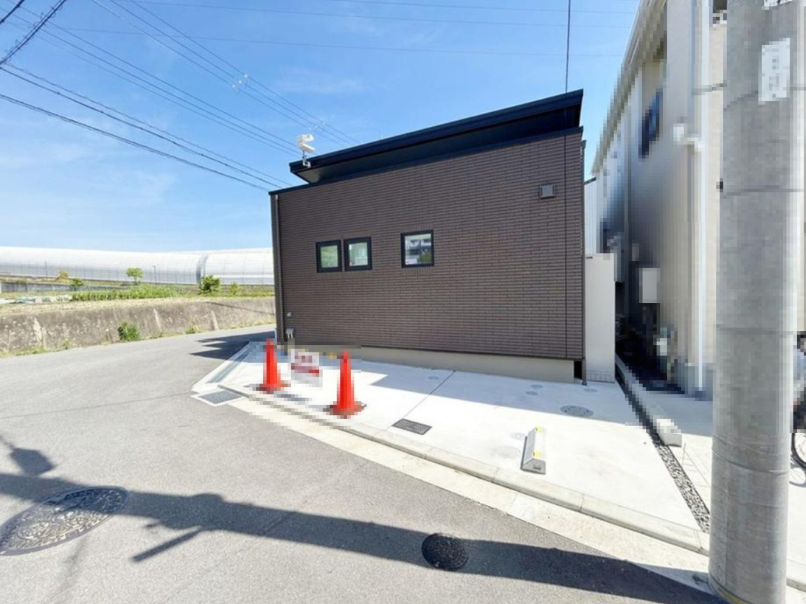 高宮２丁目　中古一戸建ての駐車場|■物件内覧・資金計画相談・住宅ローン相談、リフォーム相談、お問合せ受付中■
※当日・翌日のご内覧、ご相談はお電話でのお問合せがスムーズです！
