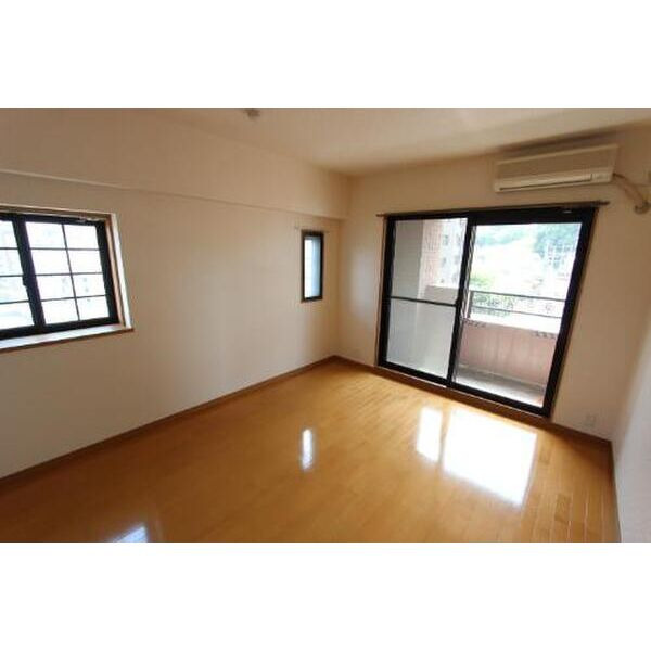 ダブルーンVIII桜坂の居間・リビング