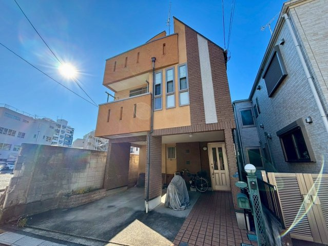 大田区石川町2丁目　中古戸建の外観|2025.12.28撮影

現地ご見学希望・資料請求などお気軽にお問い合わせ下さい！
03-5990-5201