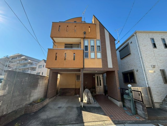 大田区石川町2丁目　中古戸建の外観|2025.12.28撮影

現地ご見学希望・資料請求などお気軽にお問い合わせ下さい！
03-5990-5201