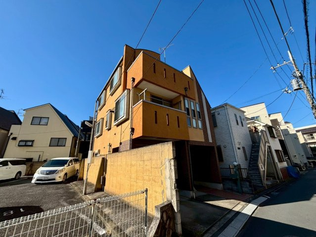 大田区石川町2丁目　中古戸建の外観|2025.12.28撮影

現地ご見学希望・資料請求などお気軽にお問い合わせ下さい！
03-5990-5201