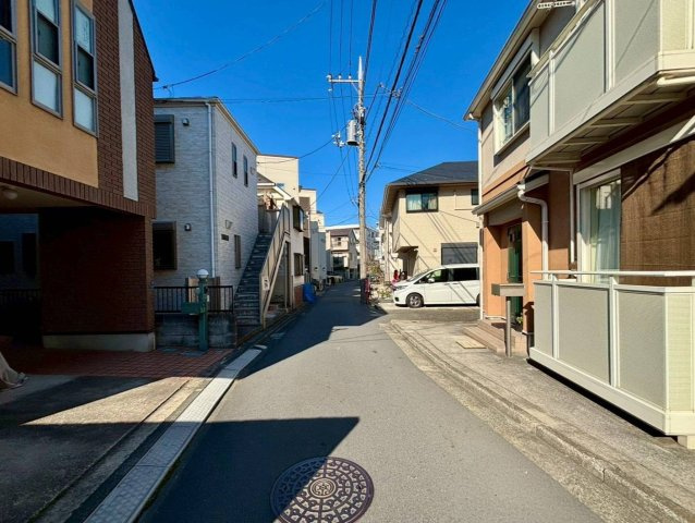 大田区石川町2丁目　中古戸建の前面道路含む現地写真|2025.12.28撮影

現地ご見学希望・資料請求などお気軽にお問い合わせ下さい！
03-5990-5201