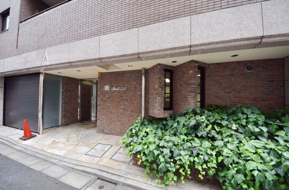 アルエット台東のエントランス