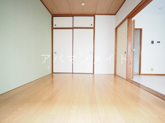 【寝室】 | 落ち着いた色調の寝室です