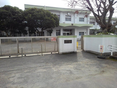 【周辺】 | カーサ・ソレイユＢ | 若葉小学校まで480m