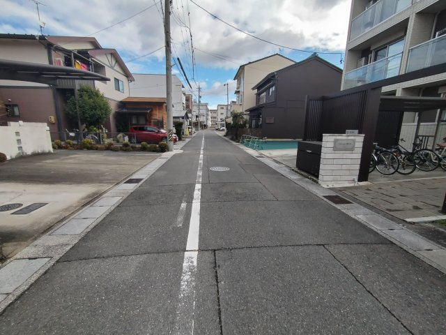６６２８５　岐阜市加納沓井町土地の前面道路含む現地写真