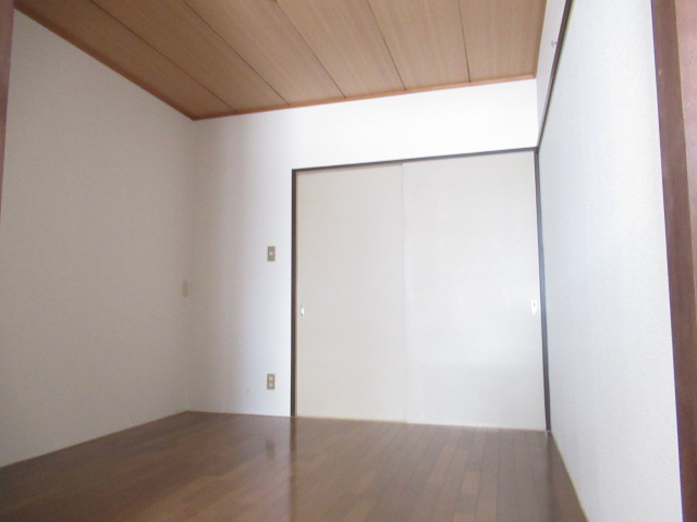 内山ハイツの居間・リビング