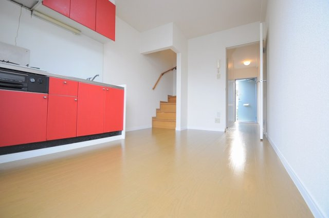 レオパレス長峰ヴィラの玄関|1Fダイニングキッチン