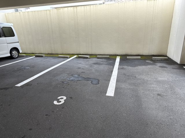 ファミール２１の駐車場